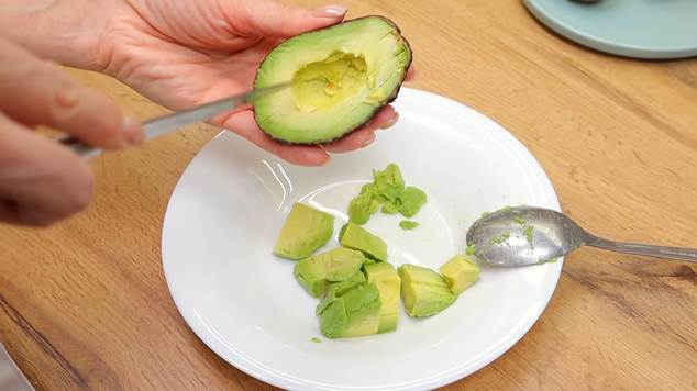 Avocado Toast with Egg e